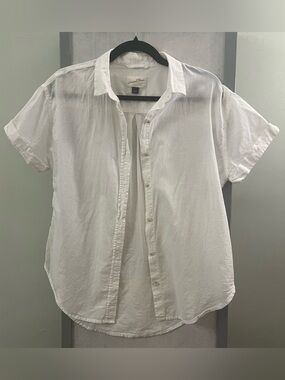 Women's Universal Thread White Small Short Sleeve Collared Button-Down Shirt
